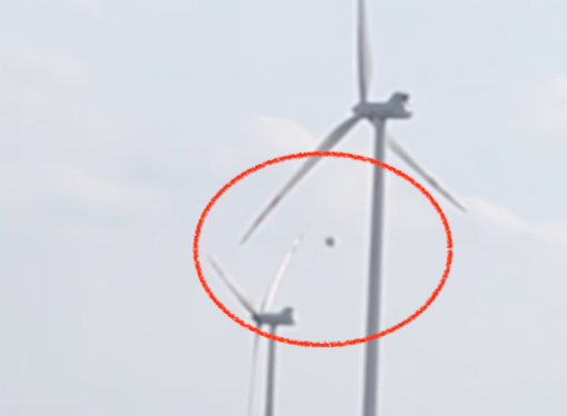 UFO turns off wind turbines in Poland – video