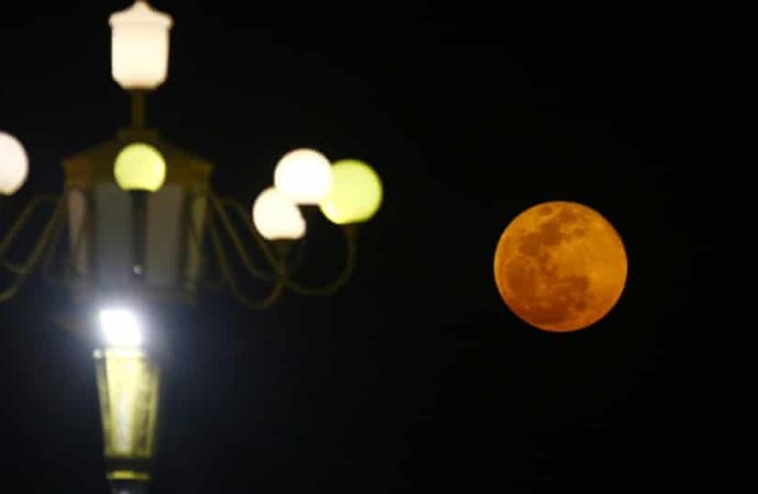 Spacewatch: total lunar eclipse and largest supermoon of the year